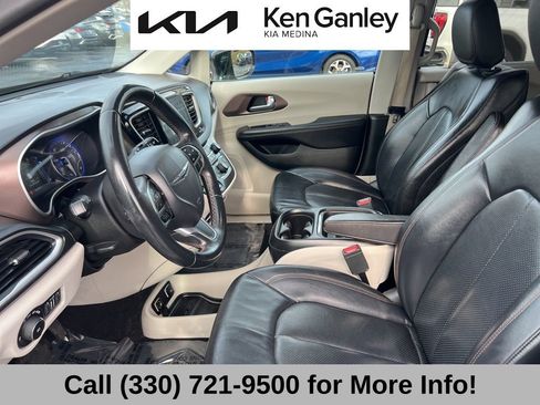 Used 2018 Chrysler Pacifica Touring-L w/ Premium Audio Group image 41