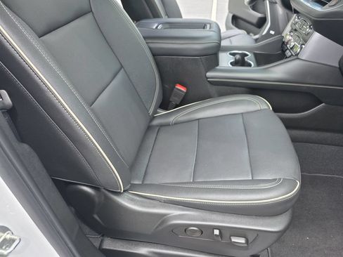 Used 2023 GMC Yukon SLT w/ SLT Premium Package AWD/4WD image 14