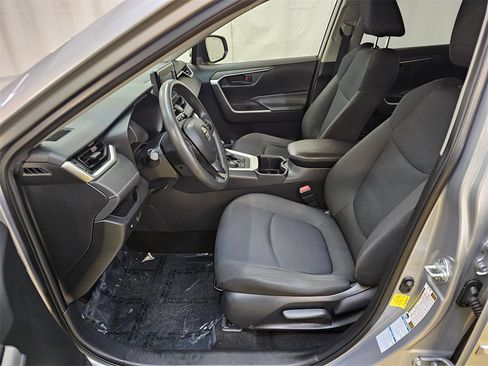 Used 2022 Toyota RAV4 LE image 21