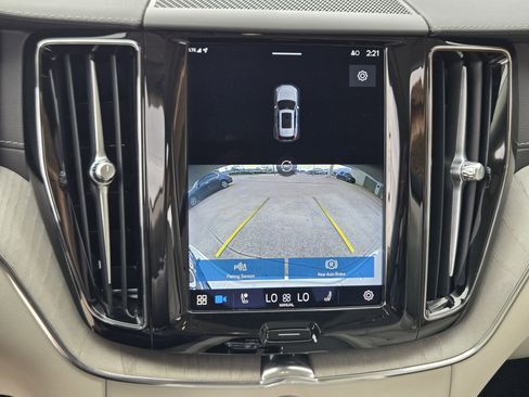 Used 2023 Volvo XC60 B5 Ultimate w/ Climate Package image 26