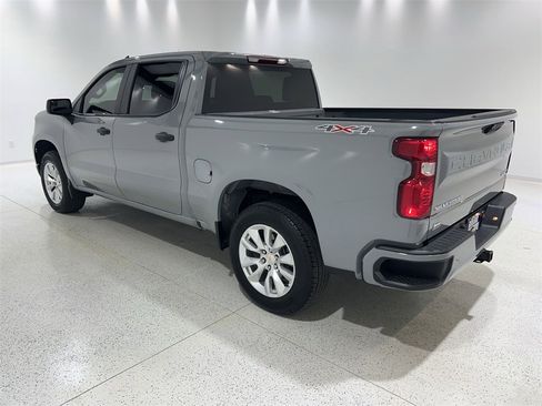 Used 2025 Chevrolet Silverado 1500 Custom image 6