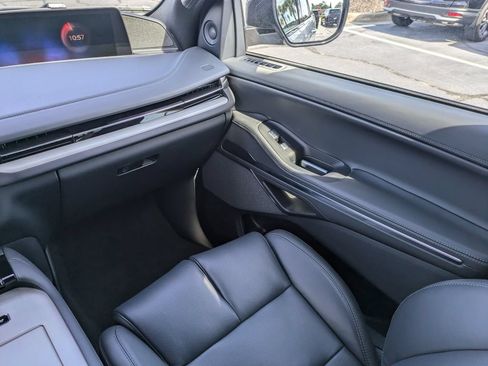 New 2027 Lincoln Navigator Reserve w/ Jet Appearance Package AWD/4WD image 18