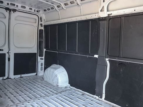 Used 2024 RAM ProMaster 2500 w/ Convenience Group FWD image 18