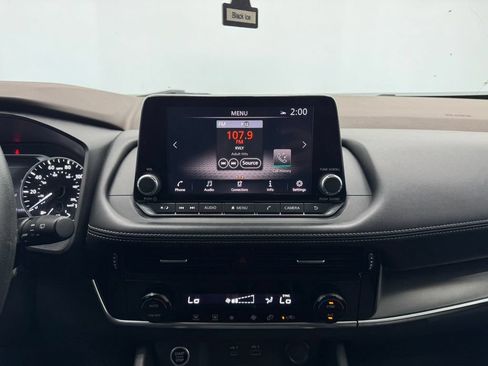 Used 2022 Nissan Rogue SV FWD image 4