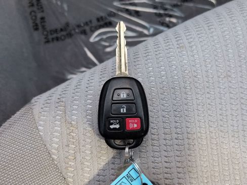 Used 2015 Toyota Camry LE FWD image 25