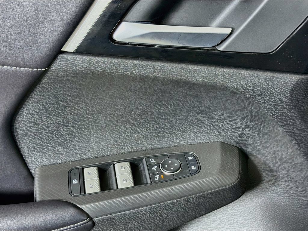 Used 2025 Mitsubishi Outlander AWD image 17
