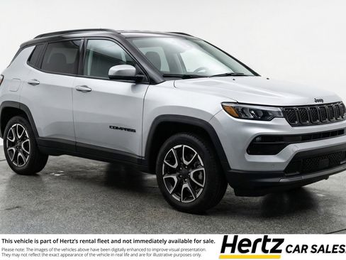 Used 2025 Jeep Compass Trailhawk image 1
