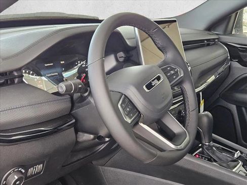 New 2026 Jeep Compass Latitude image 3