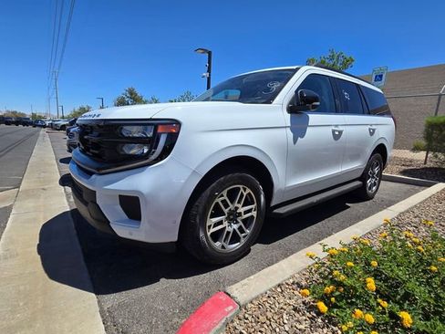 Used 2025 Ford Expedition Active AWD/4WD image 2