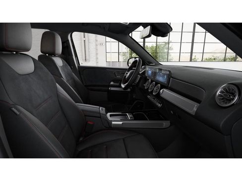 New 2025 Mercedes-Benz GLB 250 4MATIC image 4