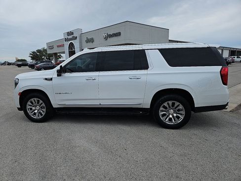 Used 2021 GMC Yukon XL Denali AWD/4WD image 3