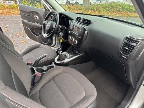 Used 2018 Kia Soul image 27