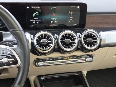 Used 2022 Mercedes-Benz GLB 250 4MATIC image 36