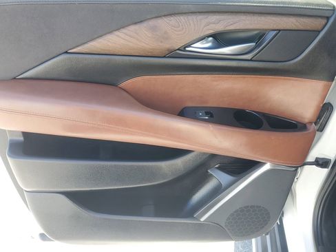 Used 2018 Cadillac Escalade ESV Luxury image 15