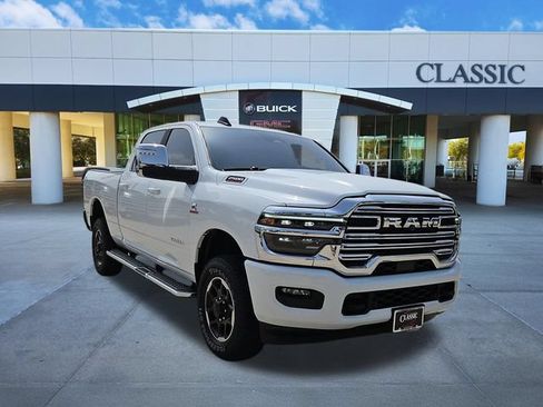Used 2025 RAM 2500 Laramie AWD/4WD image 1