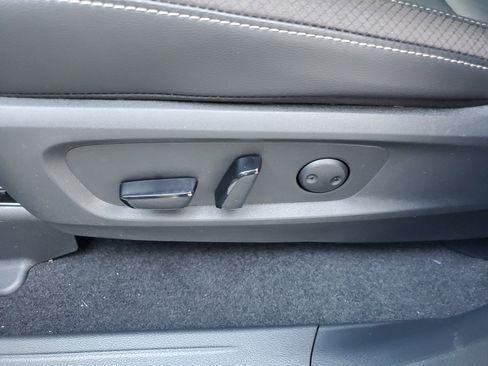 New 2025 Nissan Pathfinder SL image 14