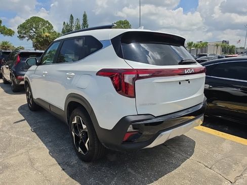 Certified 2025 Kia Seltos EX w/ EX Sunroof Package FWD image 14