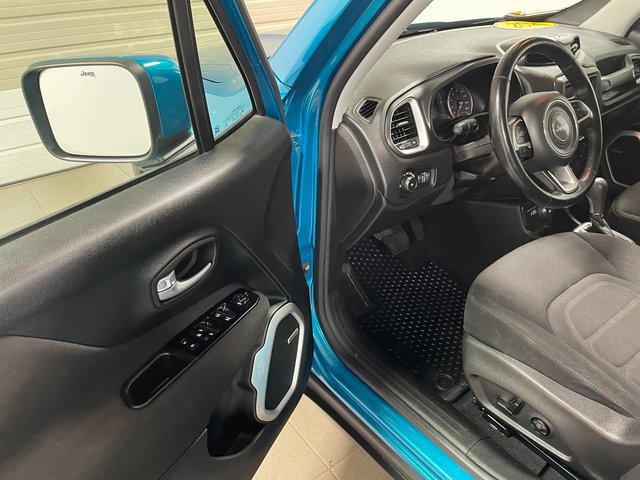 Used 2020 Jeep Renegade Latitude w/ Cold Weather Group AWD/4WD image 10