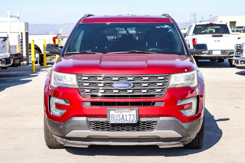 Used 2017 Ford Explorer XLT FWD image 2