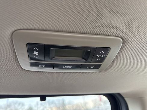 Used 2017 Toyota Sienna Limited image 27