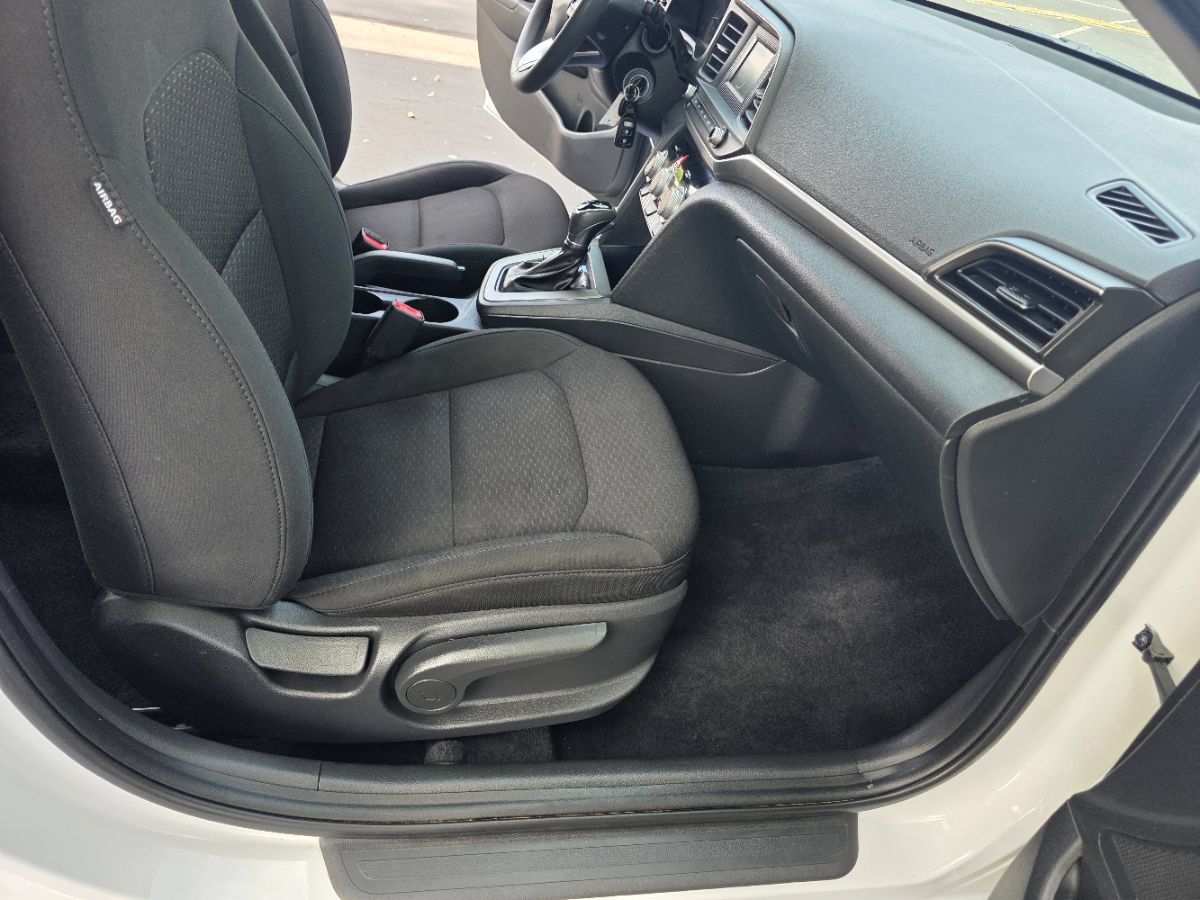 Used 2019 Hyundai Elantra SE w/ Cargo Package FWD image 28