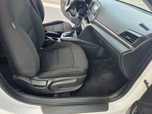 Used 2019 Hyundai Elantra SE w/ Cargo Package image 28