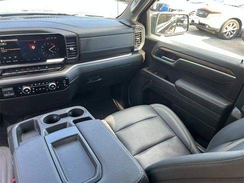 Used 2025 GMC Sierra 1500 SLT image 27