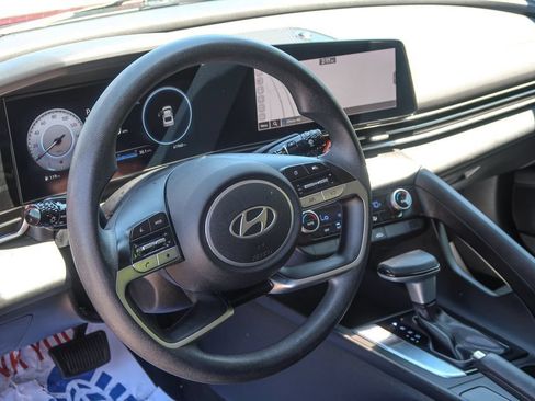 Used 2024 Hyundai Elantra SEL FWD image 21