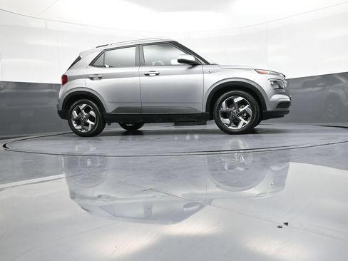 Certified 2024 Hyundai Venue SEL FWD image 29