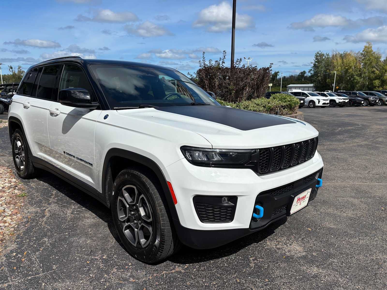 Used 2024 Jeep Grand Cherokee Trailhawk AWD/4WD image 11