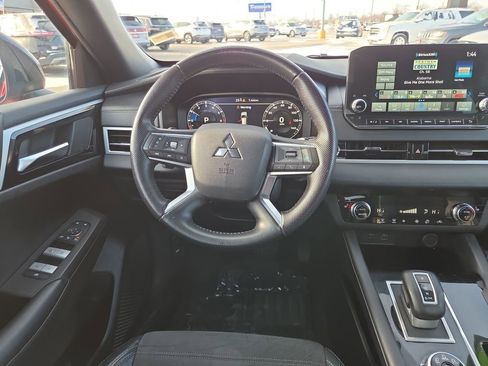 Used 2023 Mitsubishi Outlander SE image 23