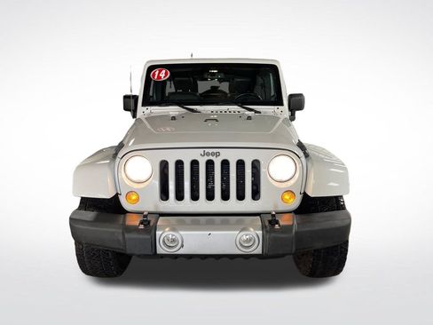 Used 2014 Jeep Wrangler Unlimited Sahara w/ Connectivity Group AWD/4WD image 11