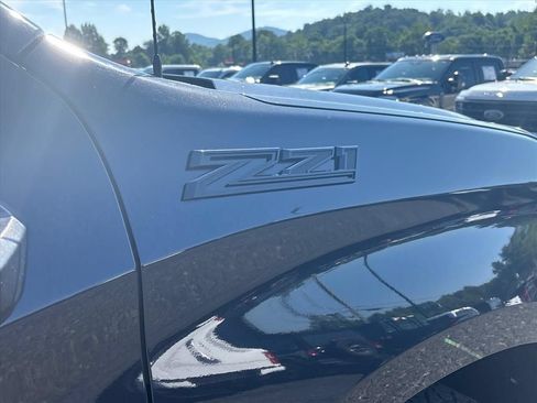 Used 2022 Chevrolet Silverado 1500 RST AWD/4WD image 11