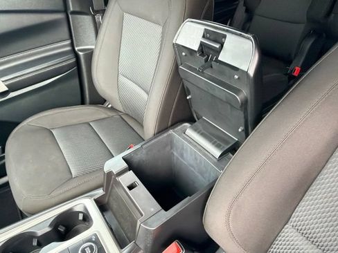Used 2023 Ford Explorer XLT AWD/4WD image 24