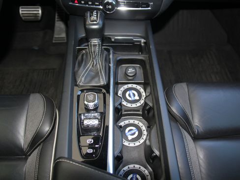 Used 2019 Volvo S60 T6 R-Design image 16