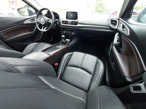 Used 2017 MAZDA MAZDA3 Touring FWD image 11