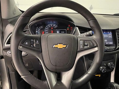 Used 2022 Chevrolet Trax LT w/ LT Convenience Package image 33