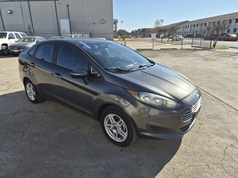 Used 2018 Ford Fiesta SE image 7