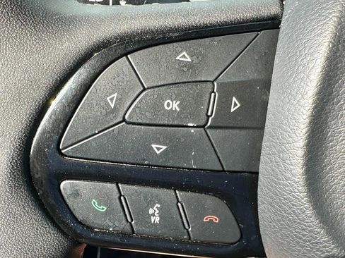 Used 2024 Chrysler Pacifica Limited image 20