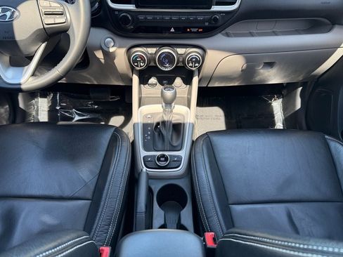 Used 2021 Hyundai Venue SEL w/ Premium Package FWD image 12