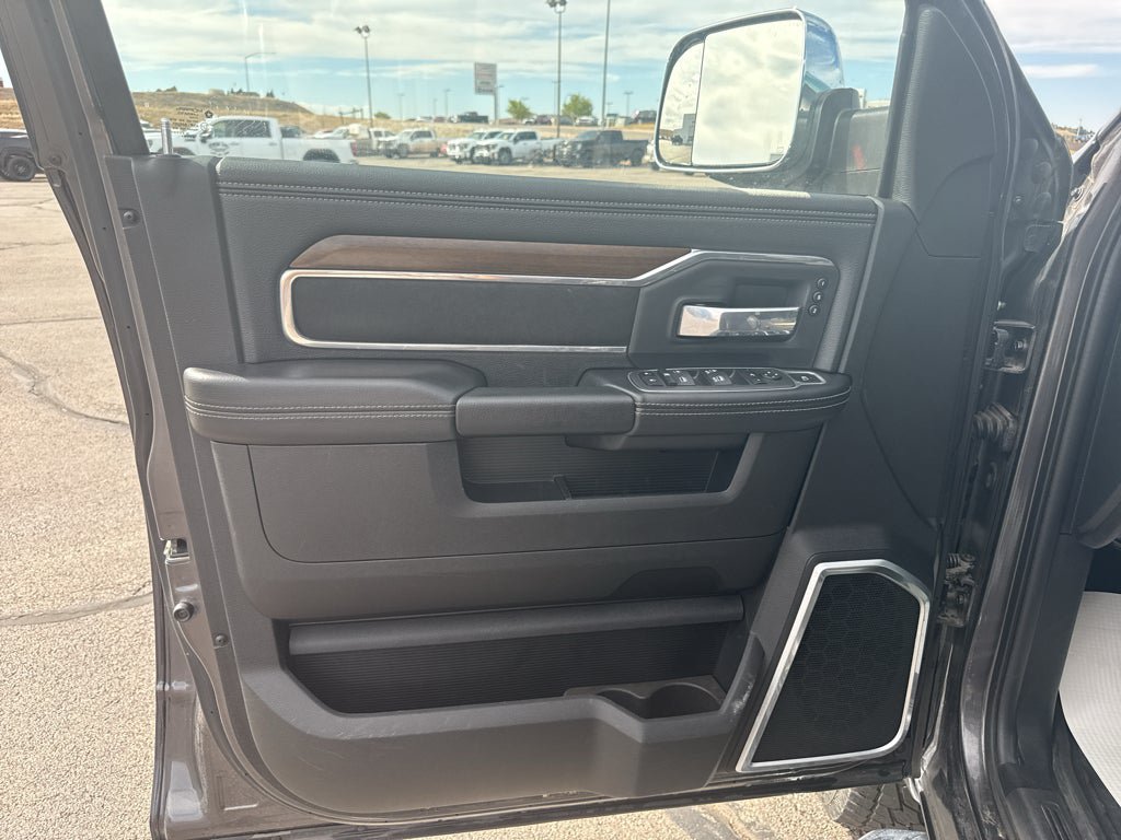 Used 2022 RAM 3500 Laramie AWD/4WD image 10