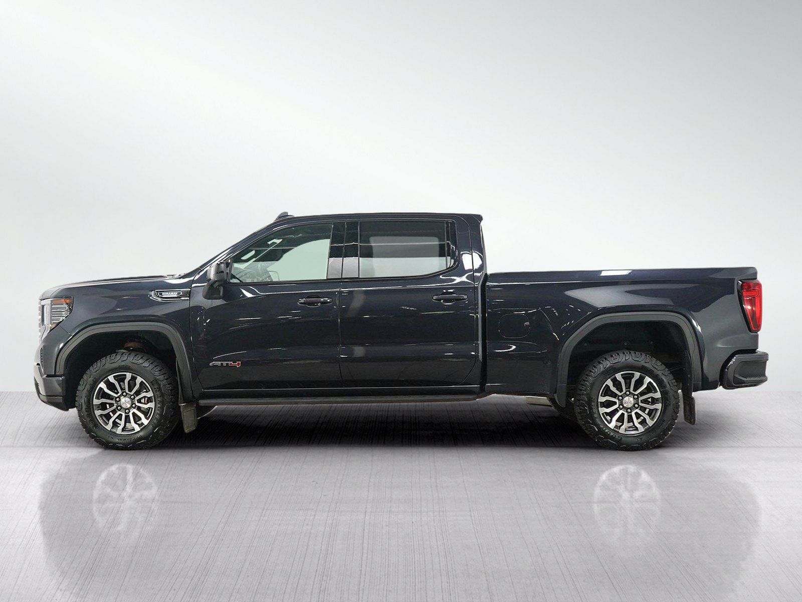 Used 2022 GMC Sierra 1500 AT4 AWD/4WD image 2
