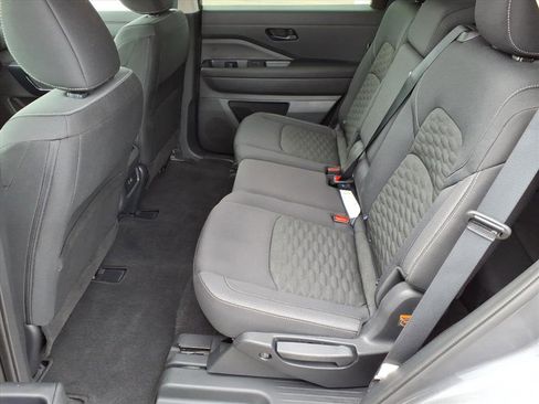 Used 2025 Nissan Pathfinder SV image 5