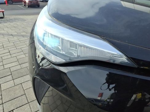 Used 2021 Toyota C-HR XLE image 10