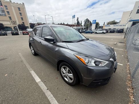Used 2020 Nissan Kicks S FWD image 3