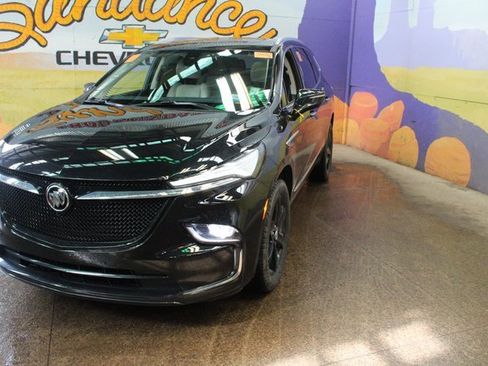 Used 2023 Buick Enclave Essence image 2
