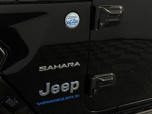 Used 2023 Jeep Wrangler Unlimited Sahara w/ Cold Weather Group AWD/4WD image 13