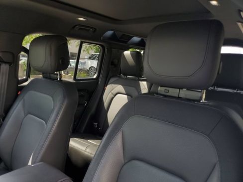Certified 2024 Land Rover Defender 110 X-Dynamic SE AWD/4WD image 19