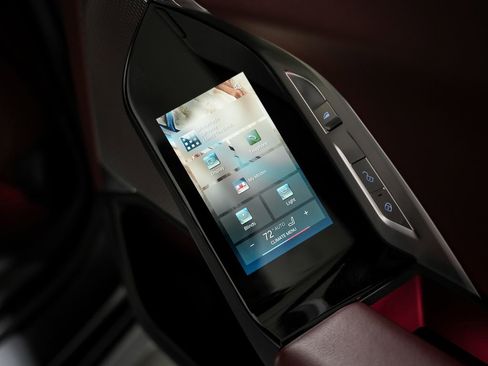 Used 2023 BMW 760i xDrive w/ Executive Package image 37