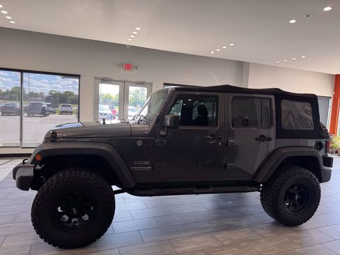 Used 2017 Jeep Wrangler Unlimited Sport w/ Quick Order Package 24S AWD/4WD image 12